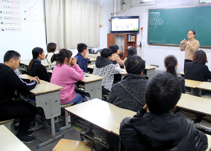 小學部開展家庭教育講座活動